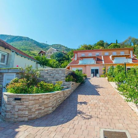 Apartments Enigma - With Private Parking Mostar Buitenkant foto