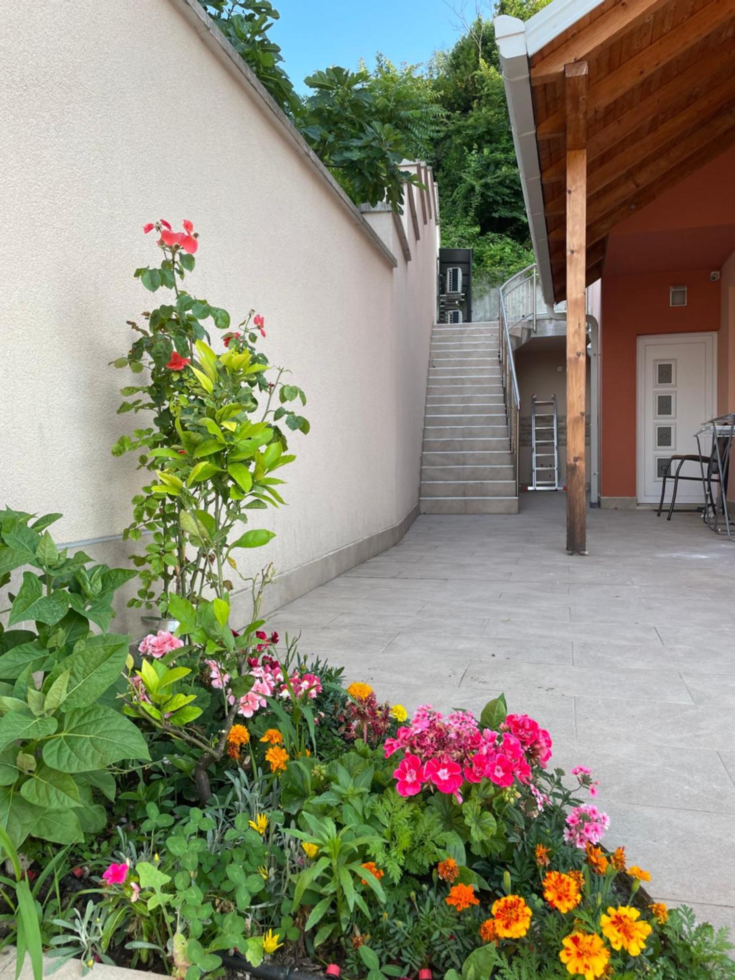Apartments Enigma - With Private Parking Mostar Buitenkant foto