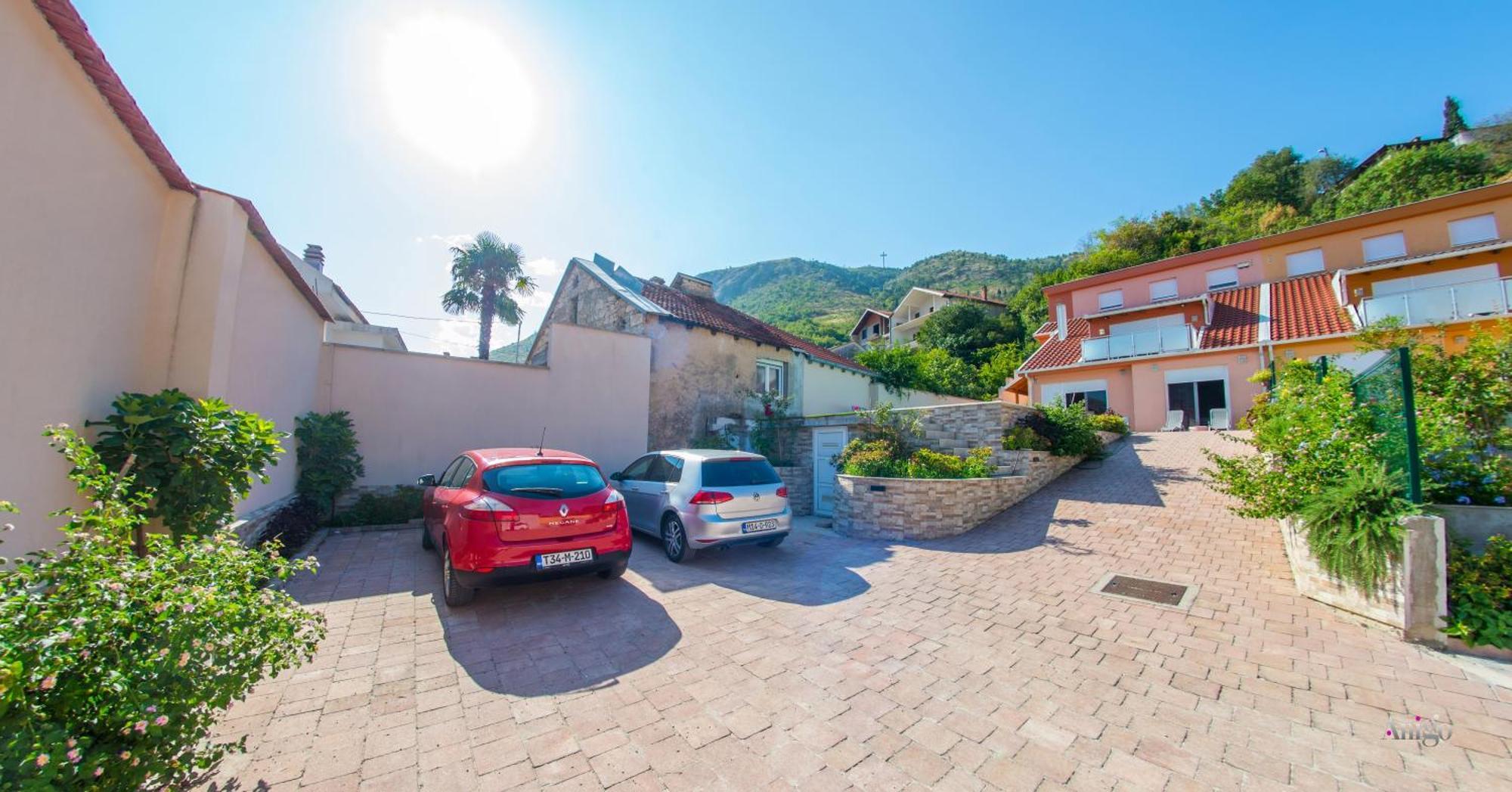 Apartments Enigma - With Private Parking Mostar Buitenkant foto