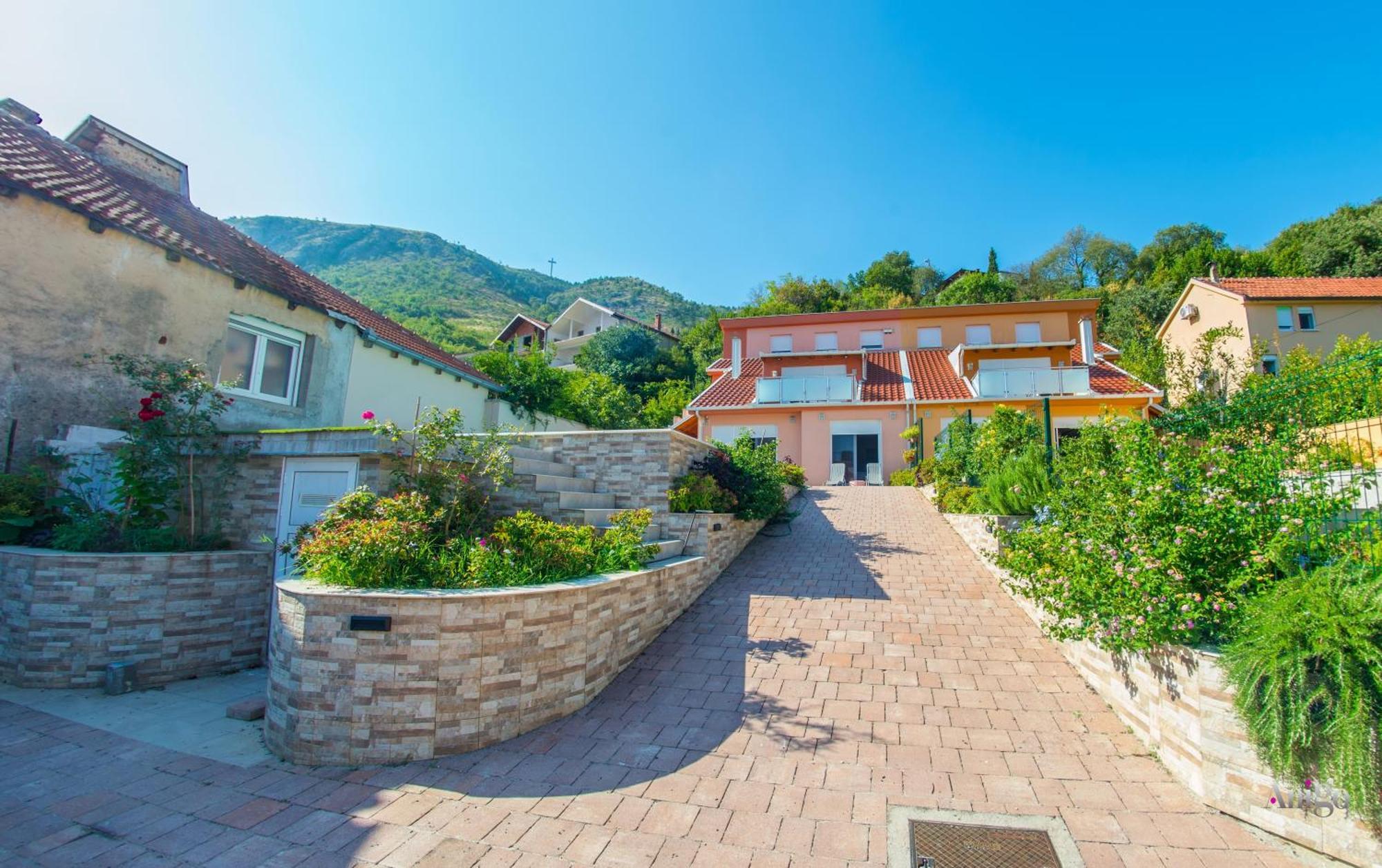 Apartments Enigma - With Private Parking Mostar Buitenkant foto