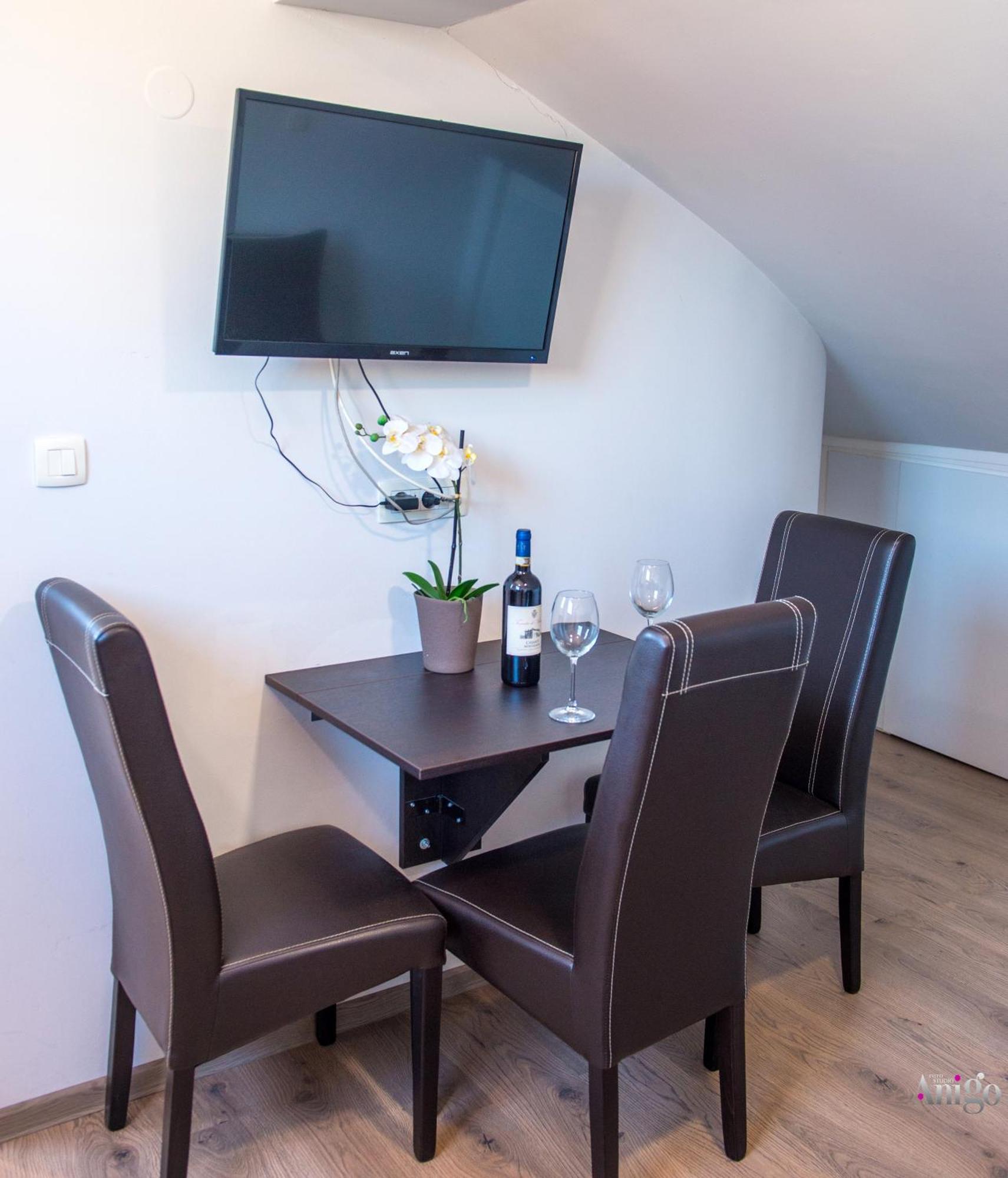 Apartments Enigma - With Private Parking Mostar Buitenkant foto