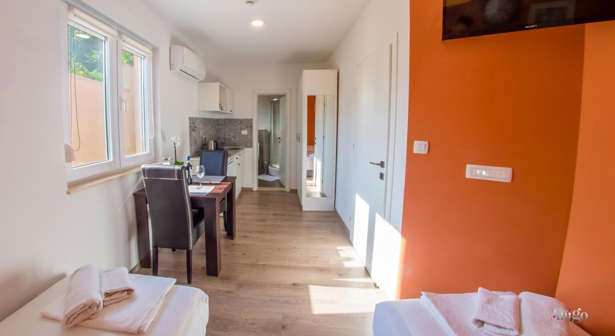 Apartments Enigma - With Private Parking Mostar Buitenkant foto